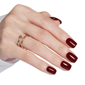 Détail des faux ongles press-on courts modelones avec colle et lime