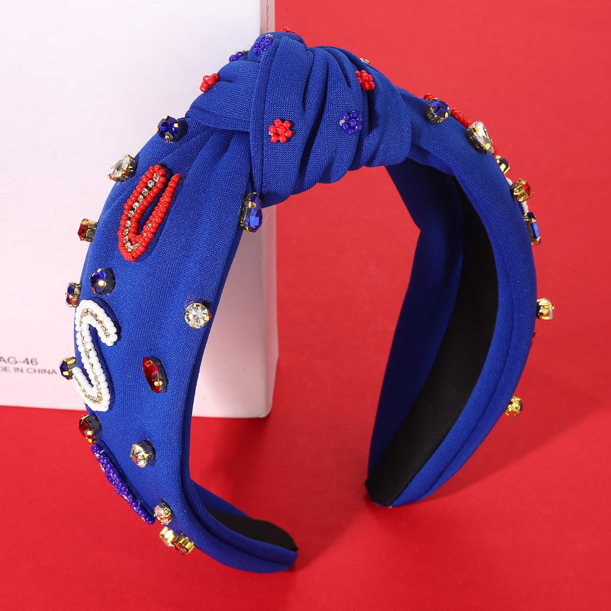 Détail du bandeau MOLOCH avec strass en forme d'étoile