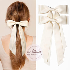 Détail du clip crocodile des Bows Satiné Aileam