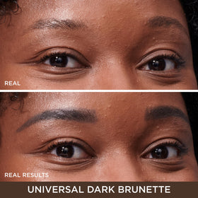 Détail du crayon à sourcils IT Cosmetics avec pinceau intégré