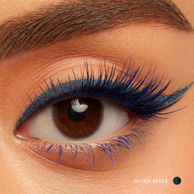 Détail du crayon eyeliner gel Calabasas couleur champagne rose