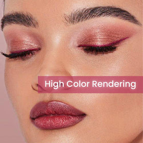 Détail du crayon eyeliner gel Kaely avec la pointe visible
