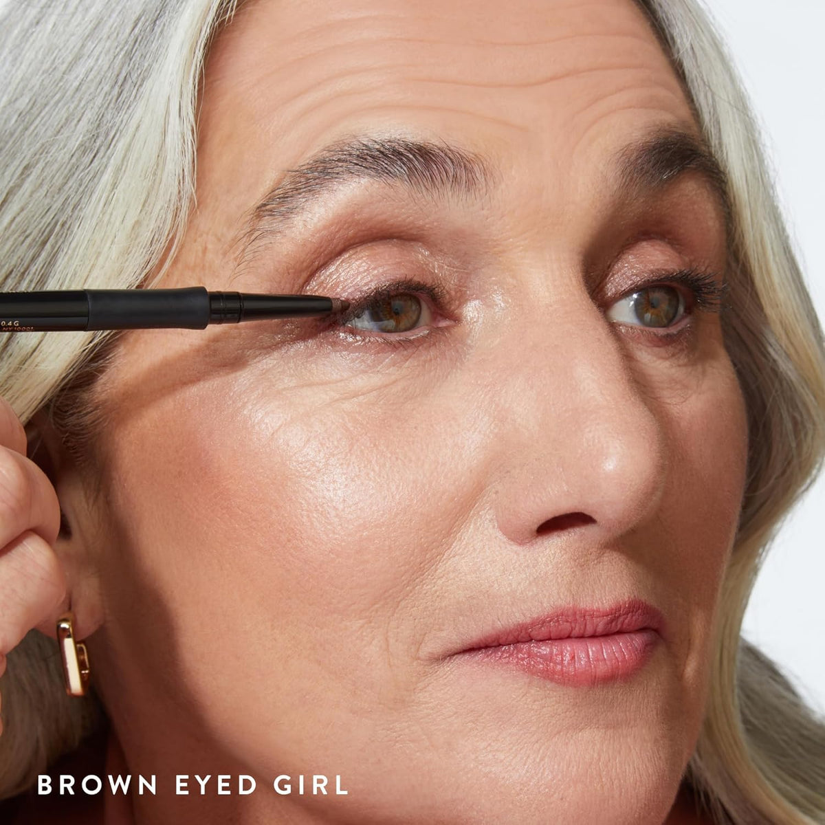 Détail du crayon eyeliner gel LAURA GELLER avec taille-crayon intégré