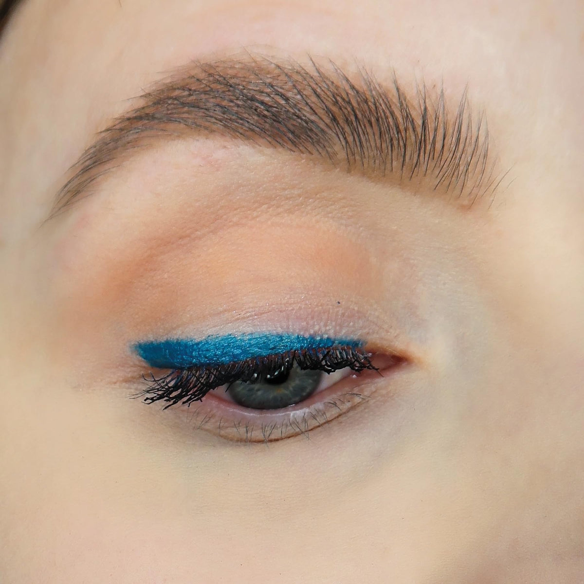 Détail du crayon eyeliner Sandstone Scandinavia avec texture crémeuse