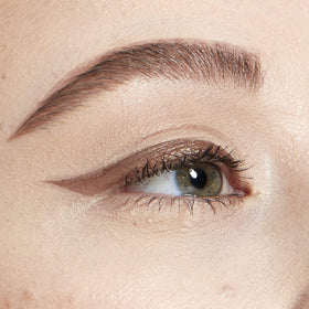 Détail du crayon Jumbo Eye Pencil NYX avec texture crémeuse