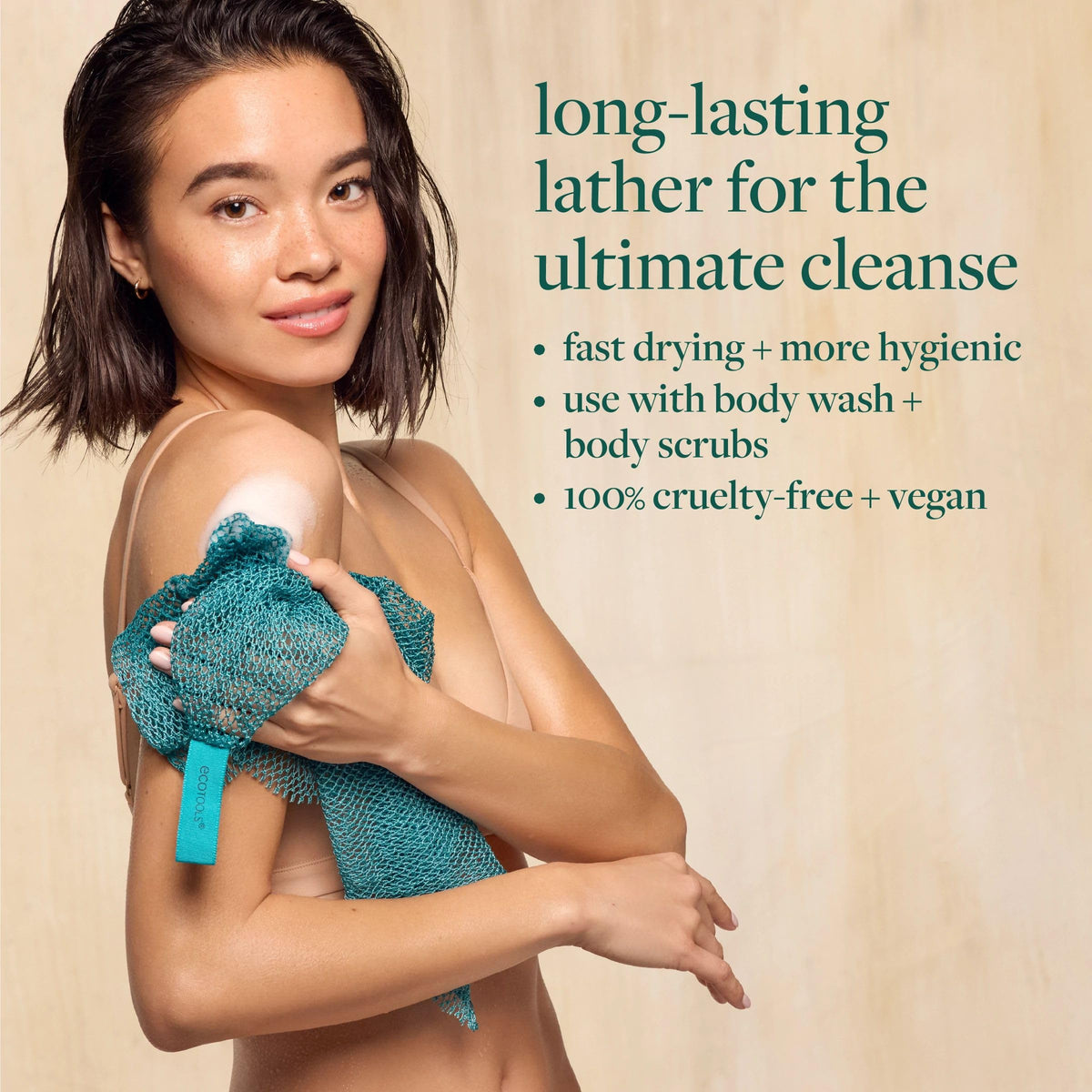 Détail du design du gant de bain EcoTools avec noeud