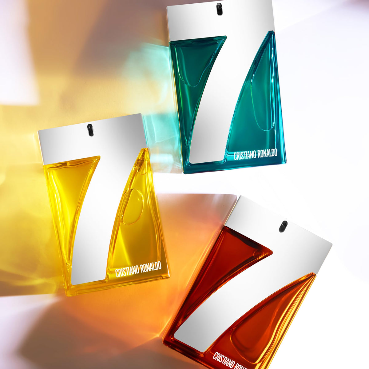 Détail du flacon de CR7 Discover avec vaporisateur