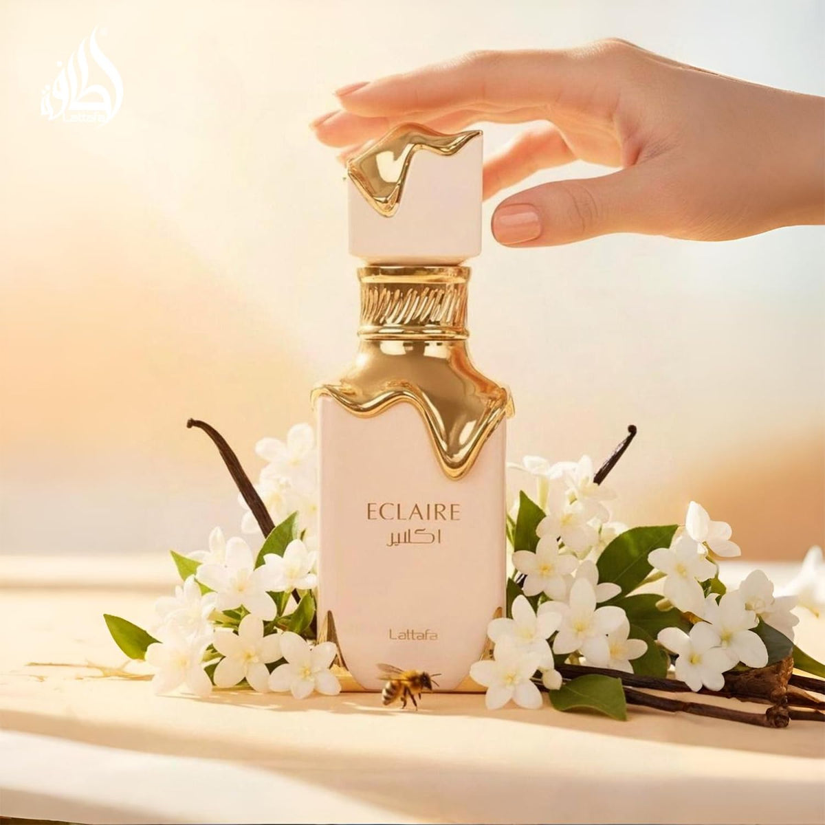 Détail du flacon de Lattafa Eclaire Eau de Parfum avec vaporisateur