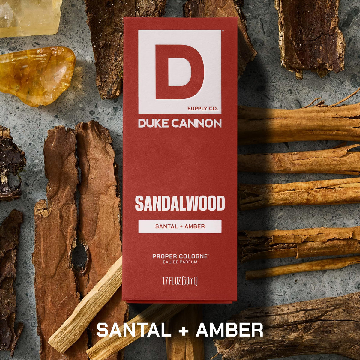 Détail du flacon en verre de Cologne Santal Duke Cannon