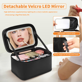Détail du miroir LED intégré de la trousse de maquillage