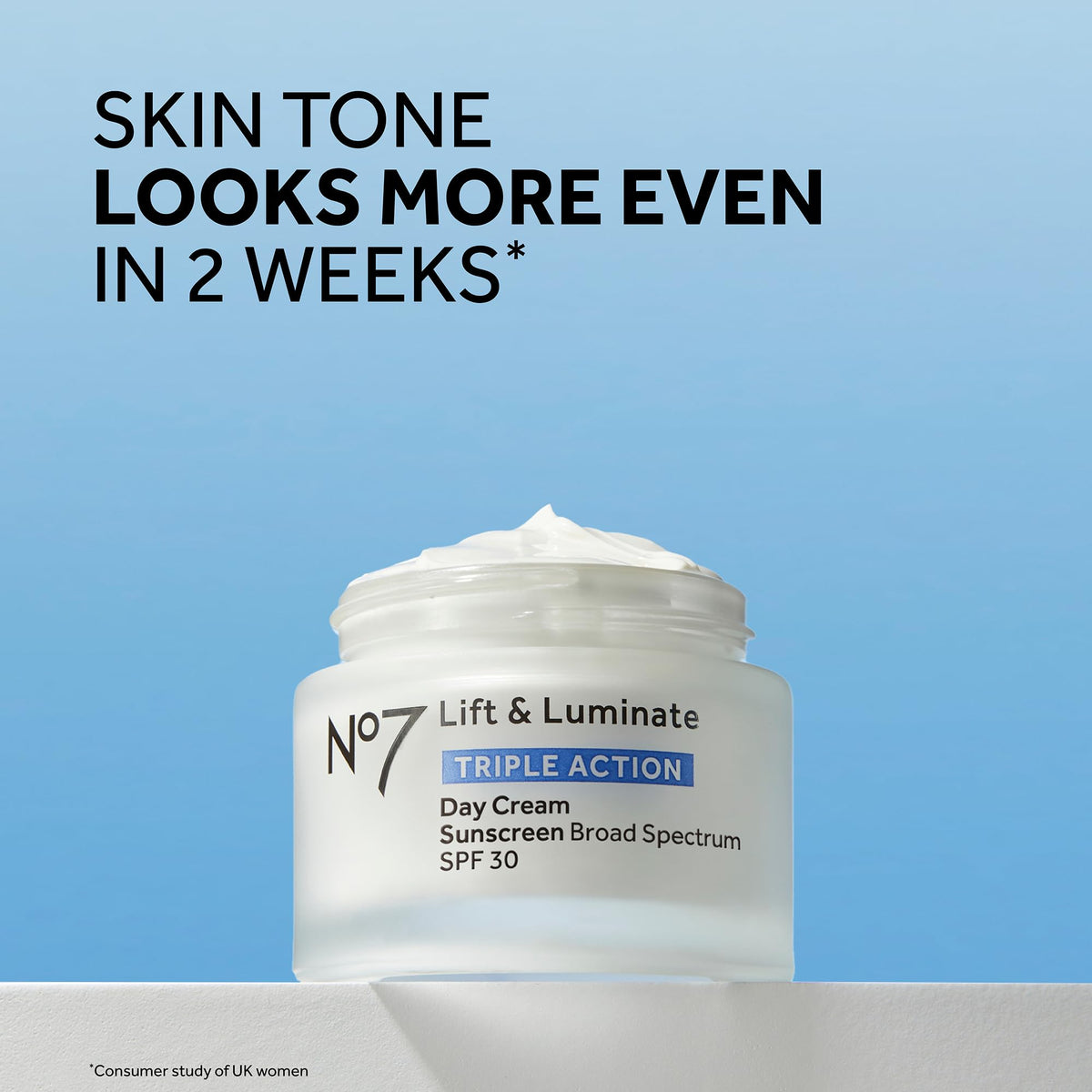 Détail du pot de crème No7 Lift & Luminate