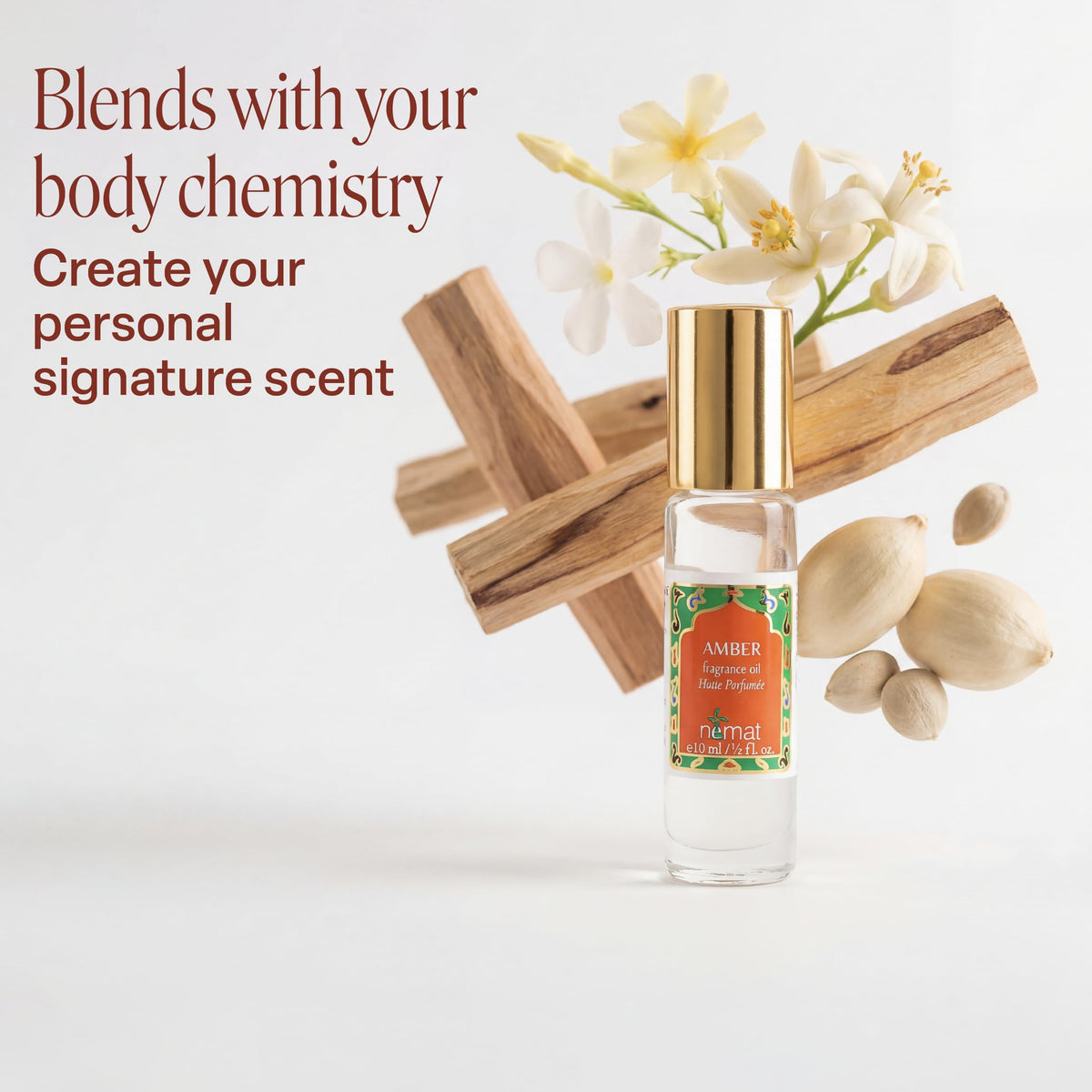 Détail du roll-on de l'huile de parfum ambre Nemat