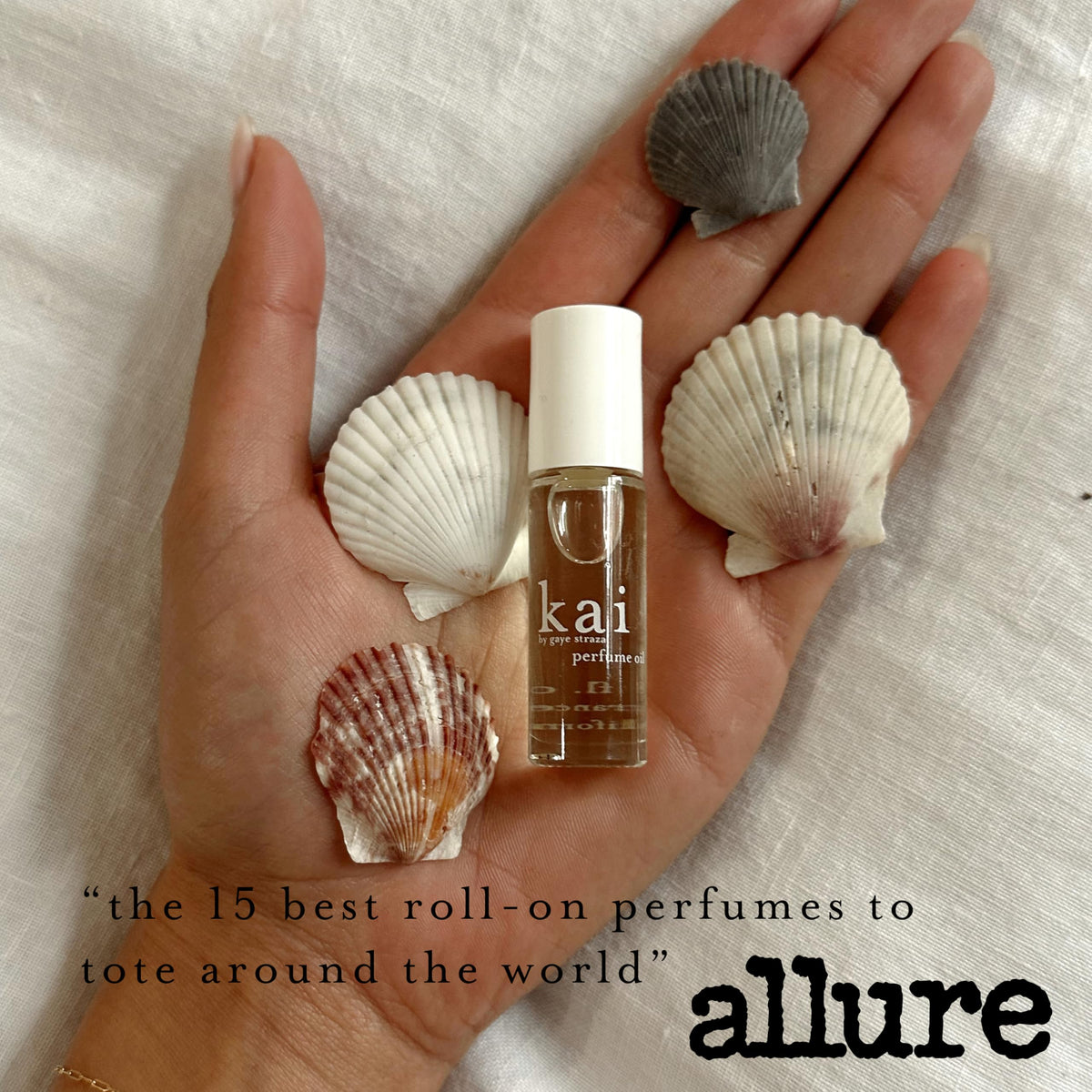 Détail du roll-on du parfum huile kai à la gardénia