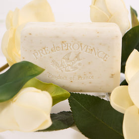 Détail du savon Pre de Provence avec texture lisse