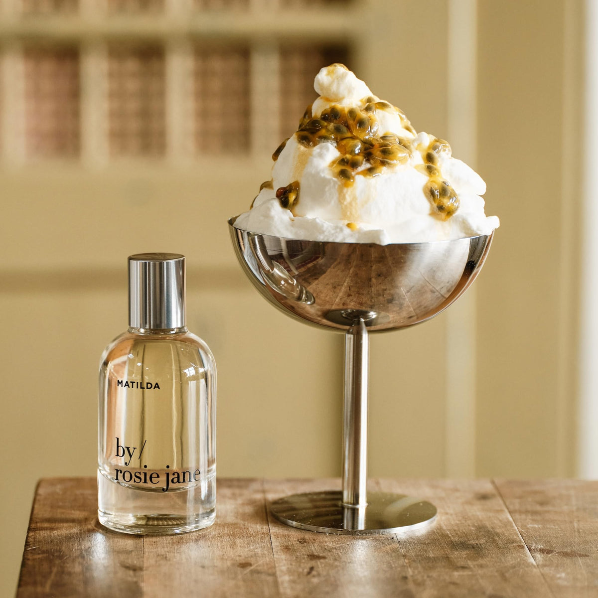 Detail du spray de parfum By Rosie Jane Matilda