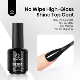 Détail sur la texture du vernis à ongles noir beetles