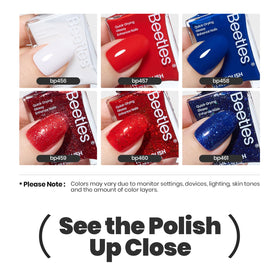 Détail sur la texture du vernis à ongles rouge de beetles