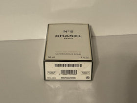 Détails de l'étiquette du flacon CHANEL No. 5 Eau de Parfum