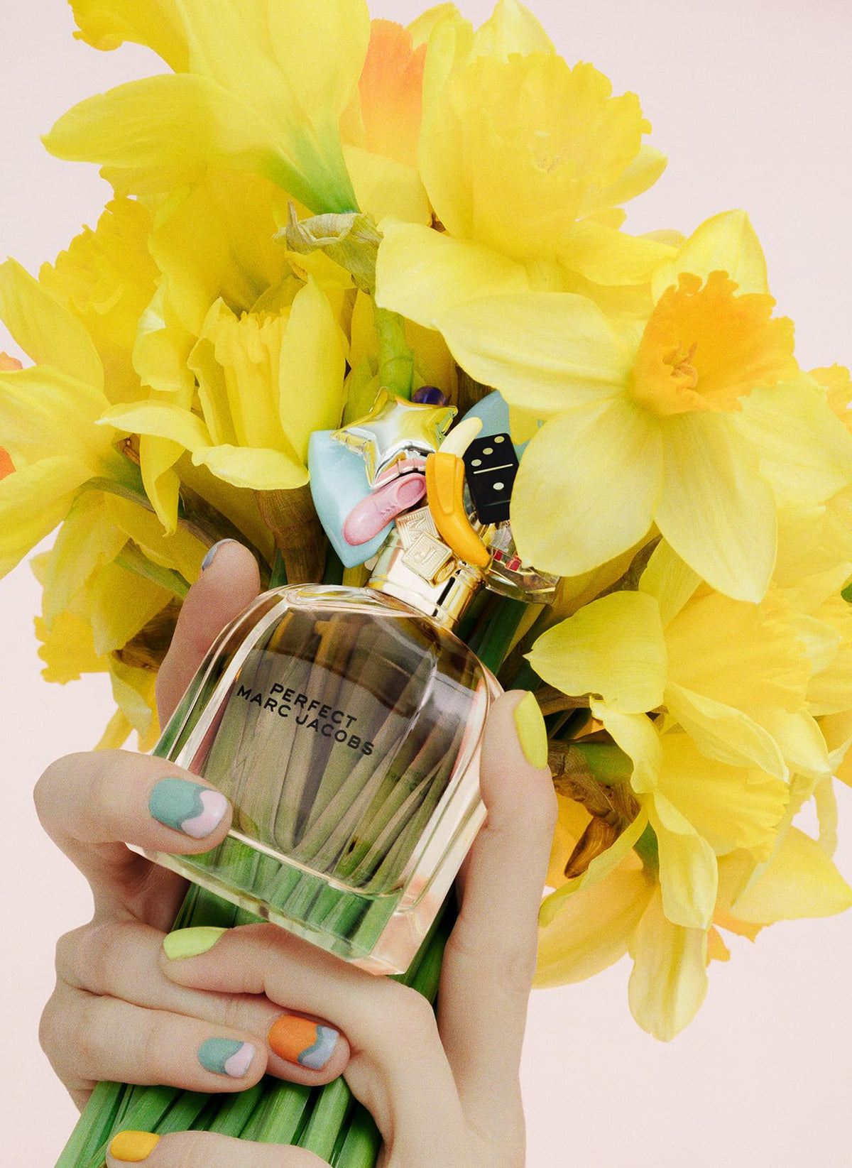 Détails de la bouteille de Marc Jacobs Perfect avec charms