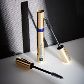 Détails de la Mascara Estée Lauder Sumptuous Extreme 01 Extreme Black