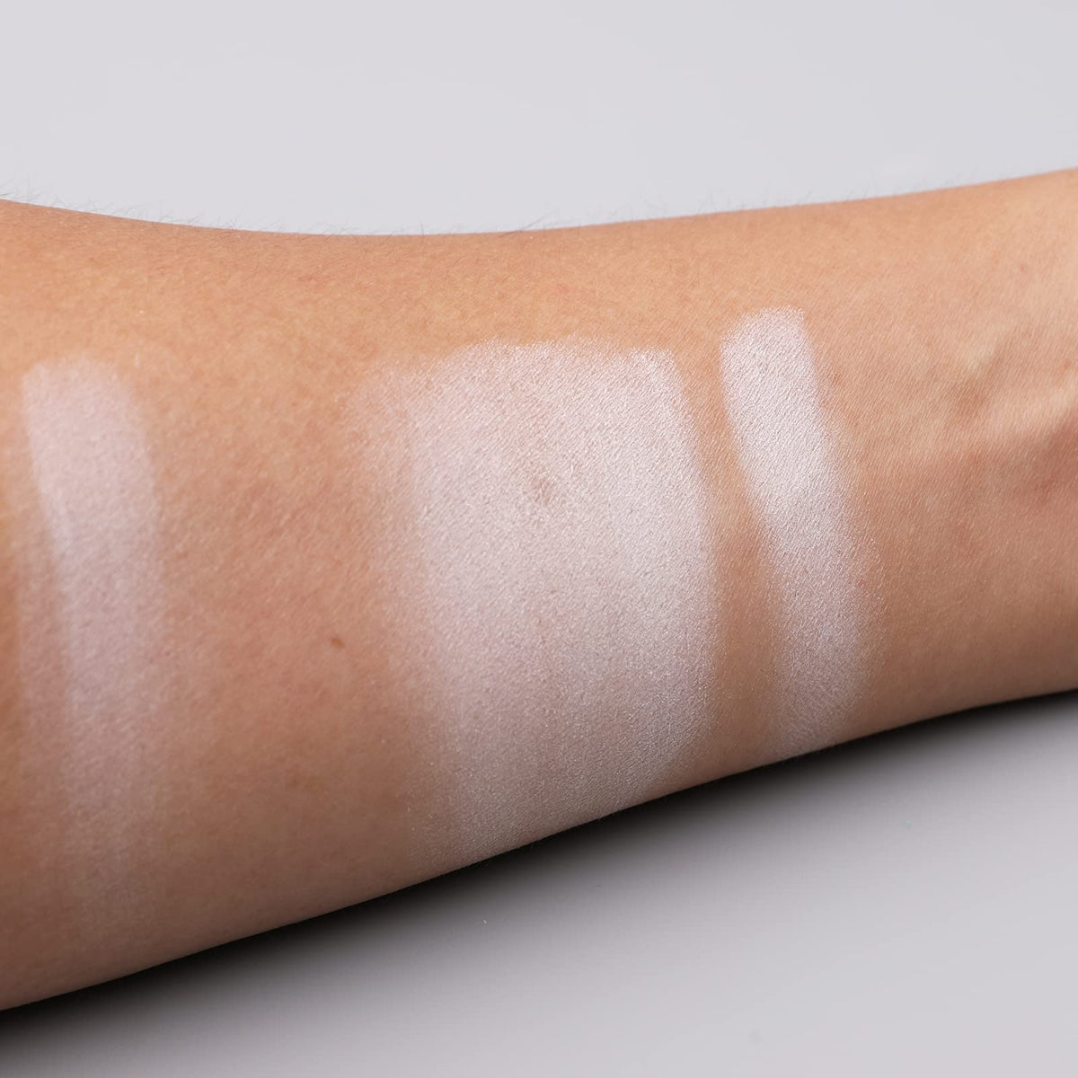 Détails de la palette de fards à paupières IS'MINE blanche matte