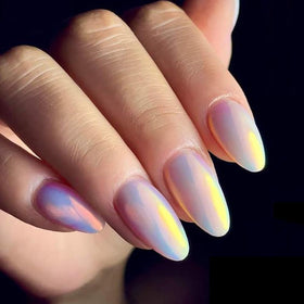 Détails de la poudre à ongles chromée Pretty Diva dans son pot