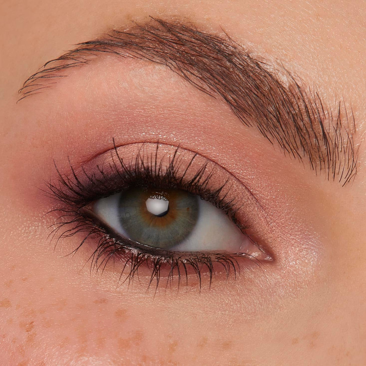 Détails de la texture des fards à paupières ColourPop Blush Baby
