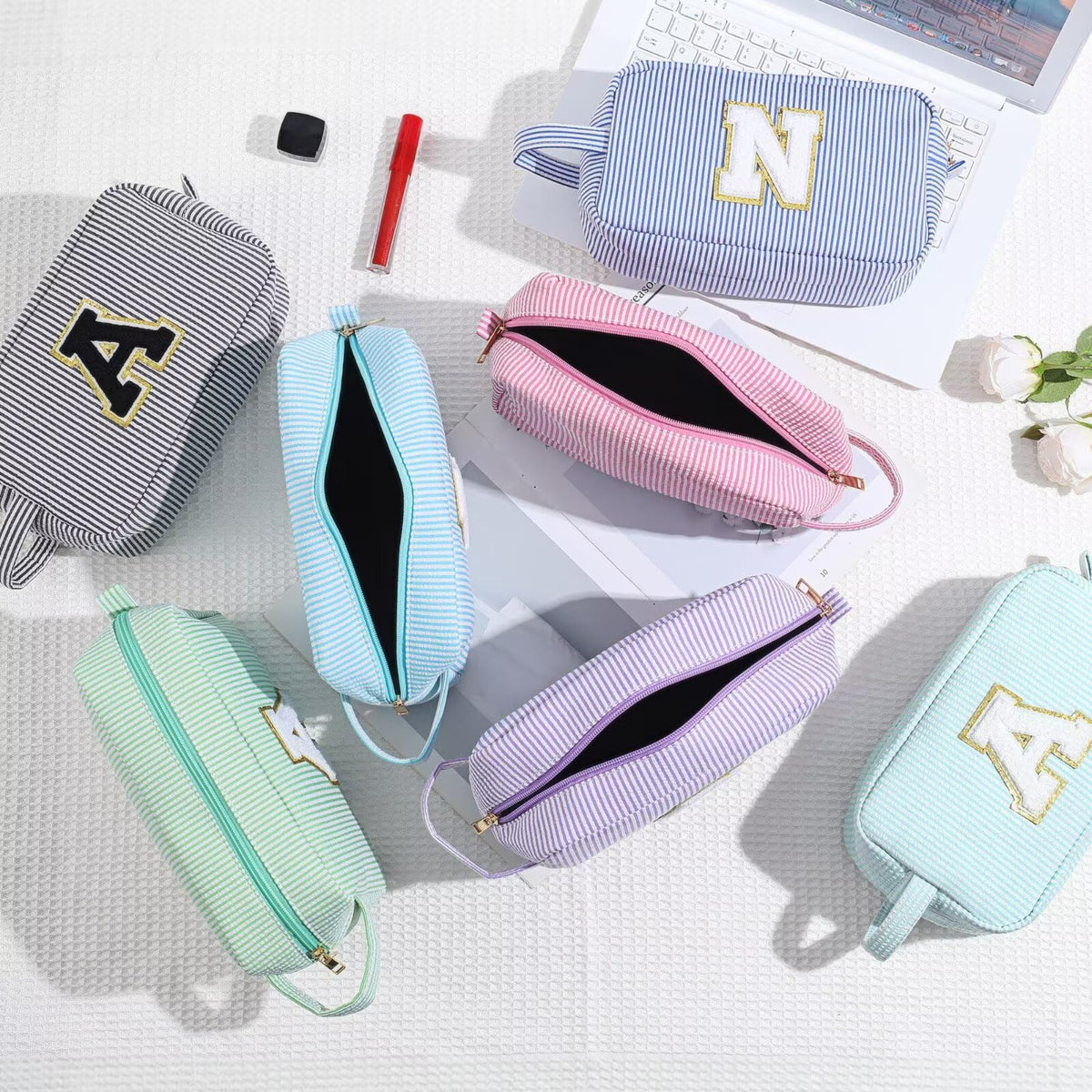 Détails de la trousse de maquillage YOOLIFE avec compartiments