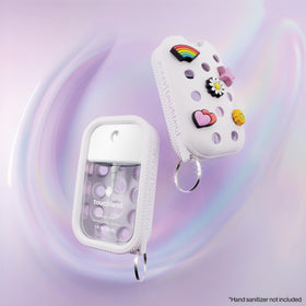 Détails des charms Jibbitz sur l'étui Touchland