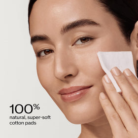 Détails des cotons à démaquiller Shiseido montrant la texture