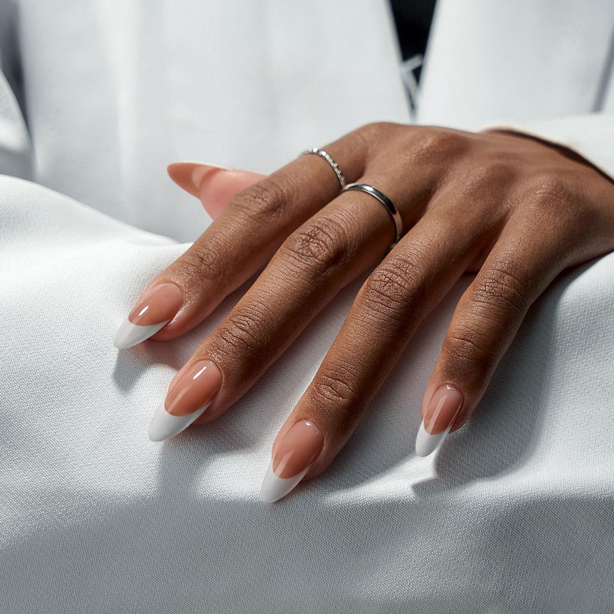Détails des faux ongles BTARTBOXNAILS avec finition naturelle