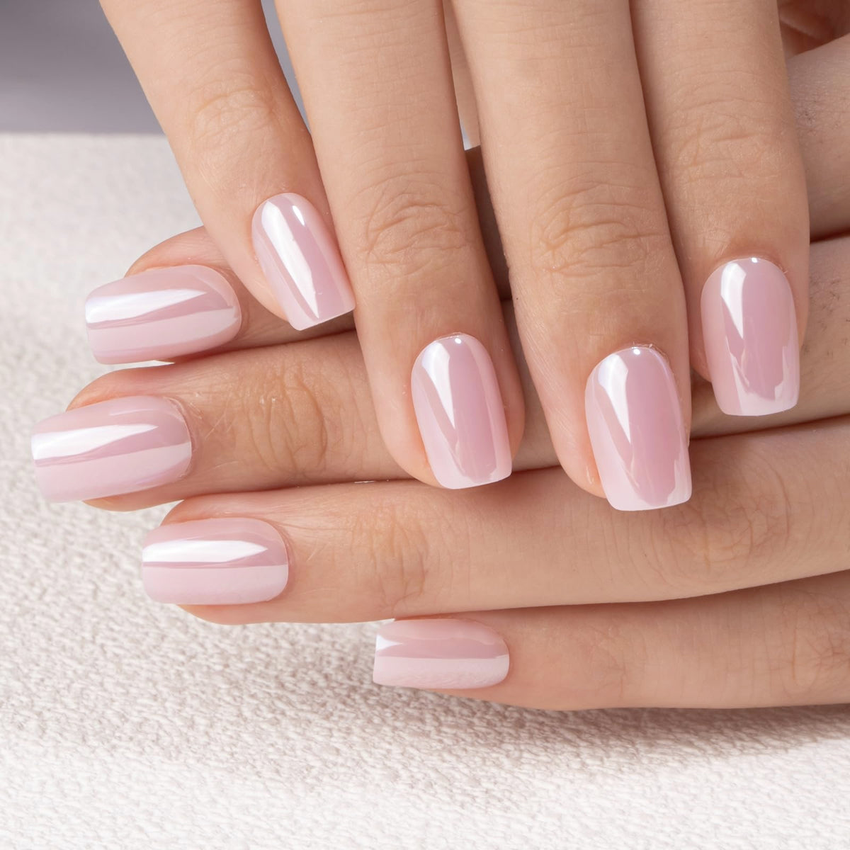 Détails des faux ongles CurvLife avec finition brillante et design élégant