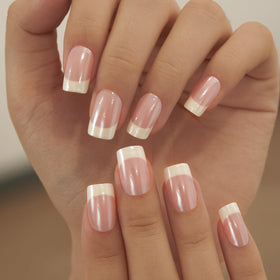 Détails des faux ongles CurvLife avec motifs décoratifs en gel
