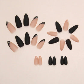 Détails des faux ongles en forme d'amande noire, finition mate