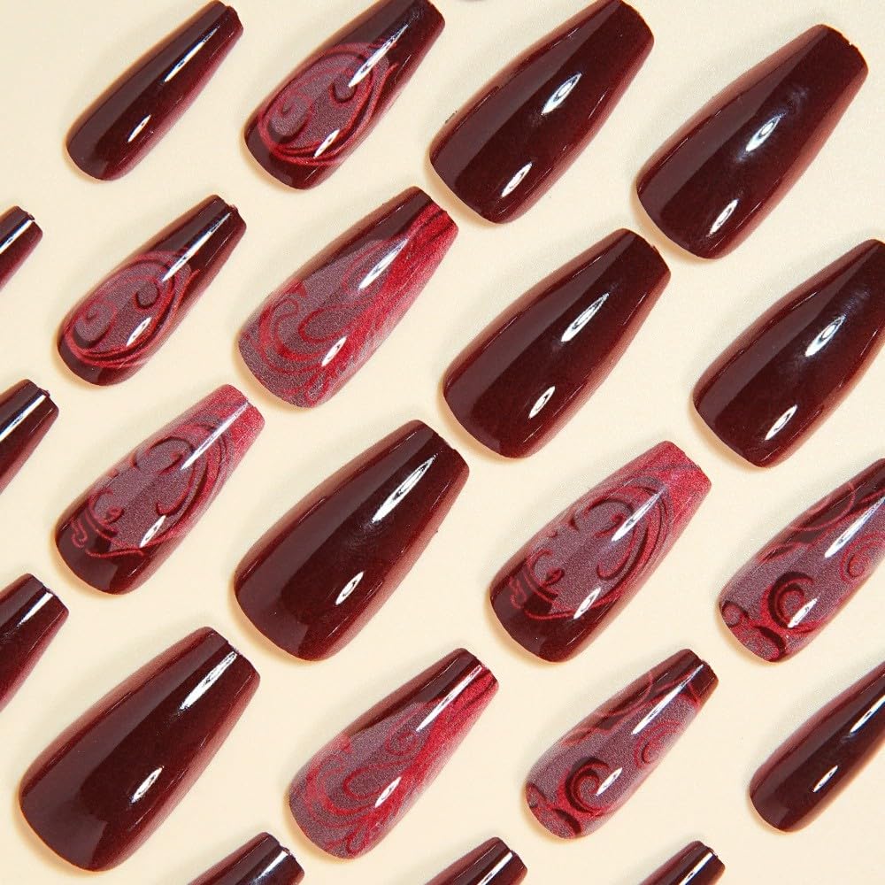 Détails des faux ongles juggssa avec finition brillante