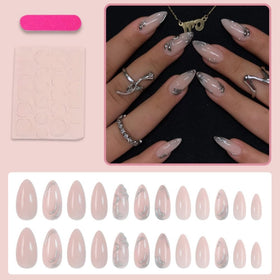 Détails des faux ongles press-on avec lignes métalliques