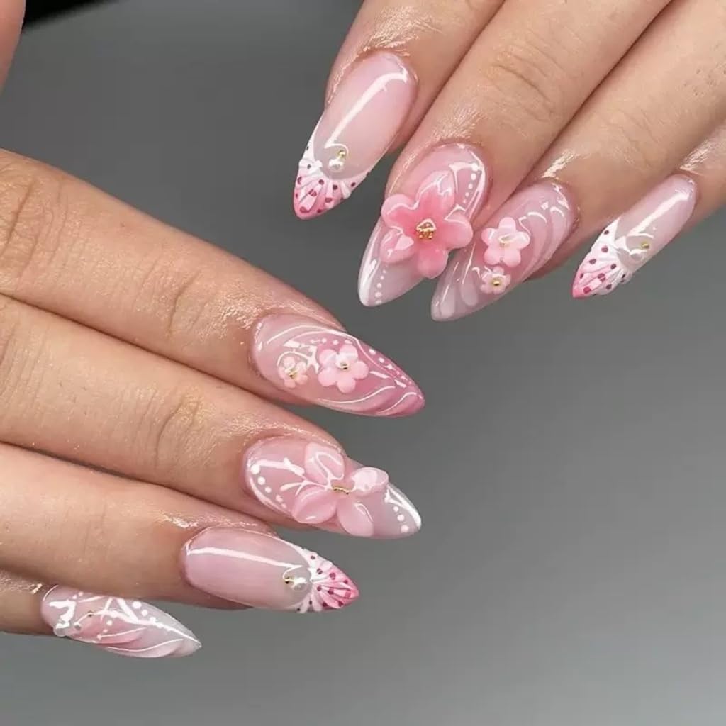 Détails des faux ongles press on CTTHNBD avec fleurs, vue rapprochée