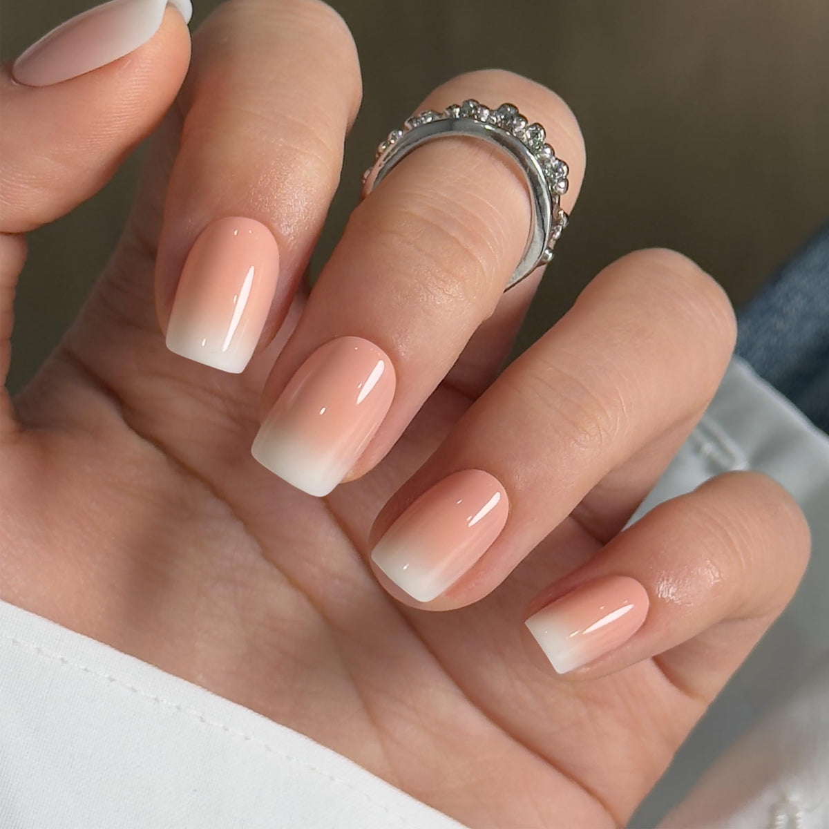 Détails des faux ongles pressés CurvLife avec gel coloré