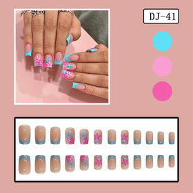 Détails des faux ongles pressés roses avec lime et colle