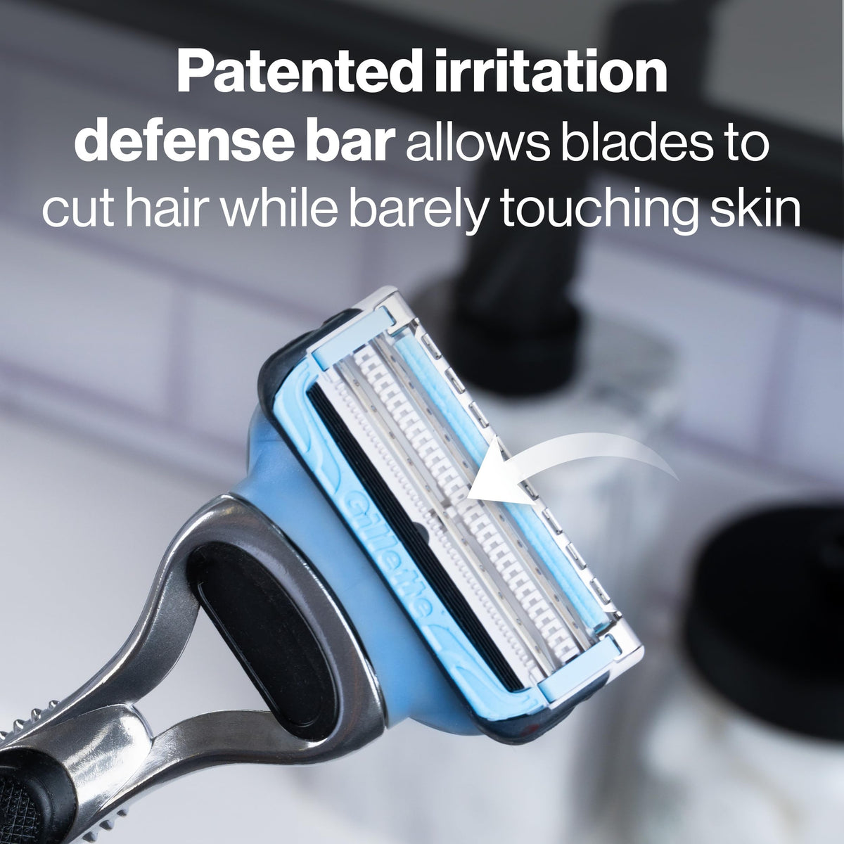 Détails des lames du rasoir Gillette SkinGuard, montrant la technologie SkinGuard