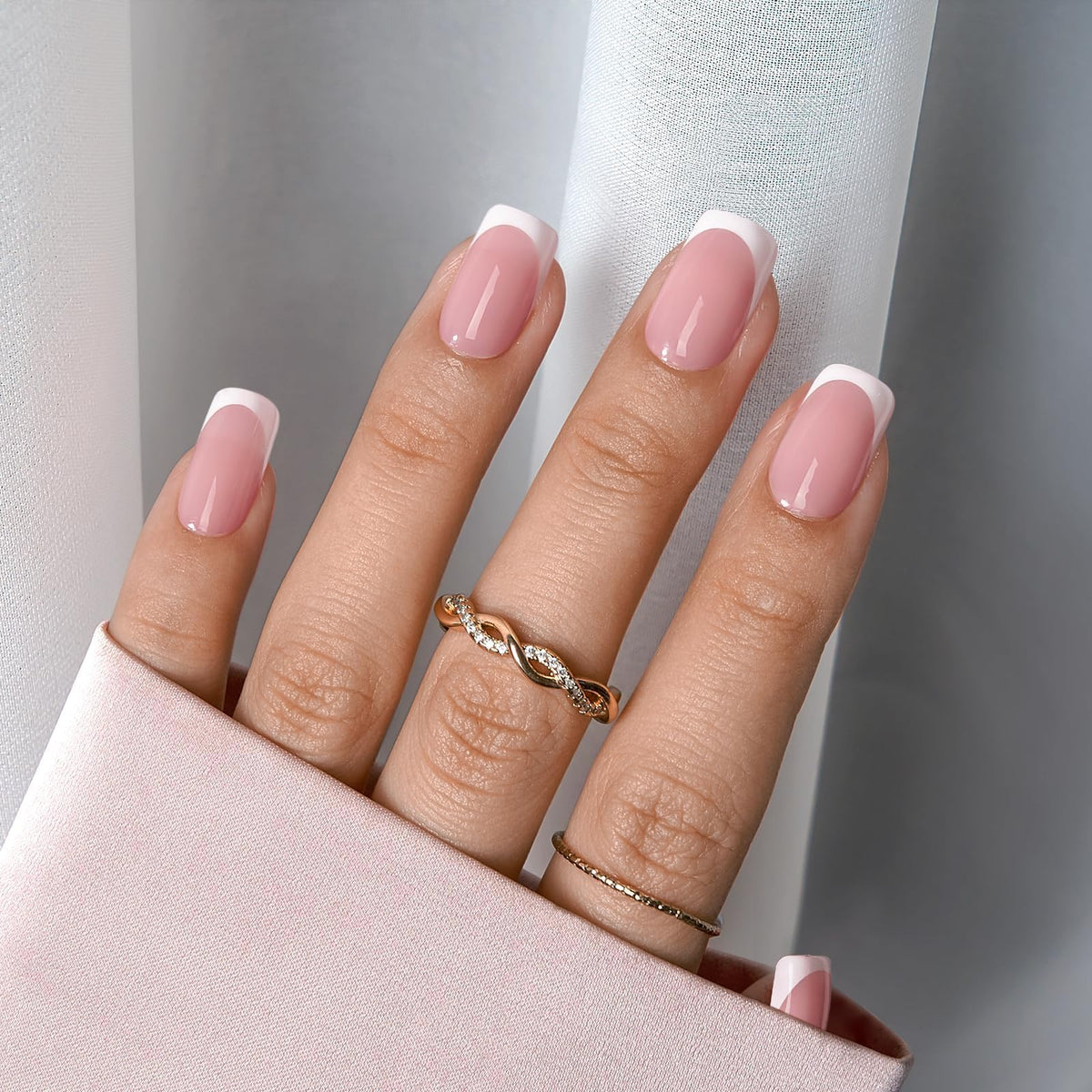 Détails des ongles press-on BTARTBOXNAILS avec gel UV et colle