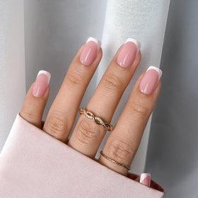 Détails des ongles press-on BTARTBOXNAILS avec gel UV et colle