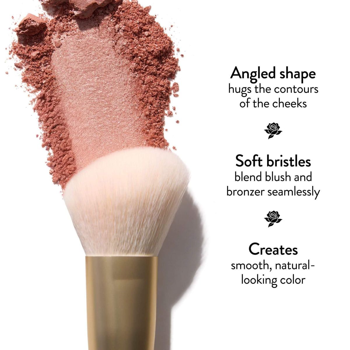 Détails des poils doux et angulés du pinceau à blush LAURA GELLER