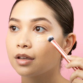 Détails des poils UltraPlush du Pinceau Correcteur Expert