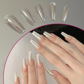 Détails des poudres chrome Artdone sur fond blanc