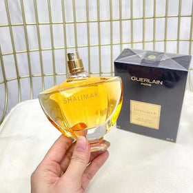 Détails du flacon de parfum Shalimar de TCOTOP, bouchon et étiquette