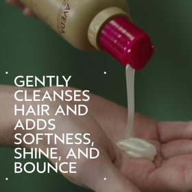 Détails du flacon de shampooing Aveda Cerise Amande
