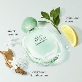 Détails du flacon transparent d'Acqua di Gioia avec capuchon vert émeraude