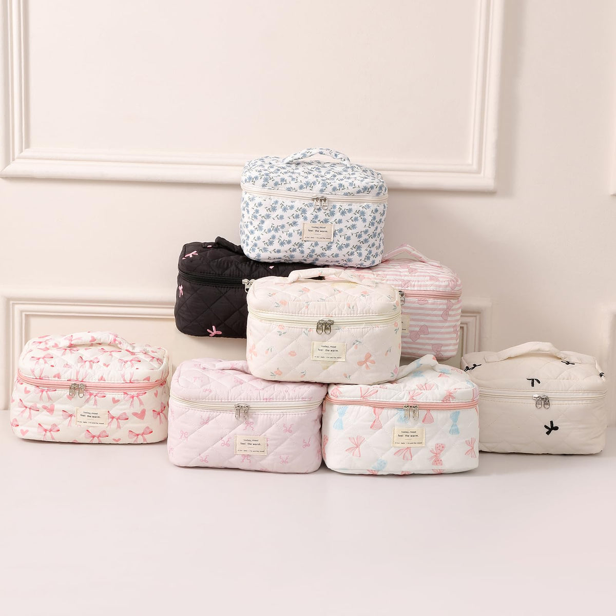 Détails du motif floral sur le sac de maquillage uekeboag