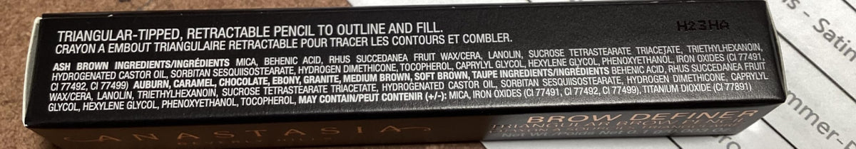 Détails du packaging du crayon à sourcils Anastasia Beverly Hills